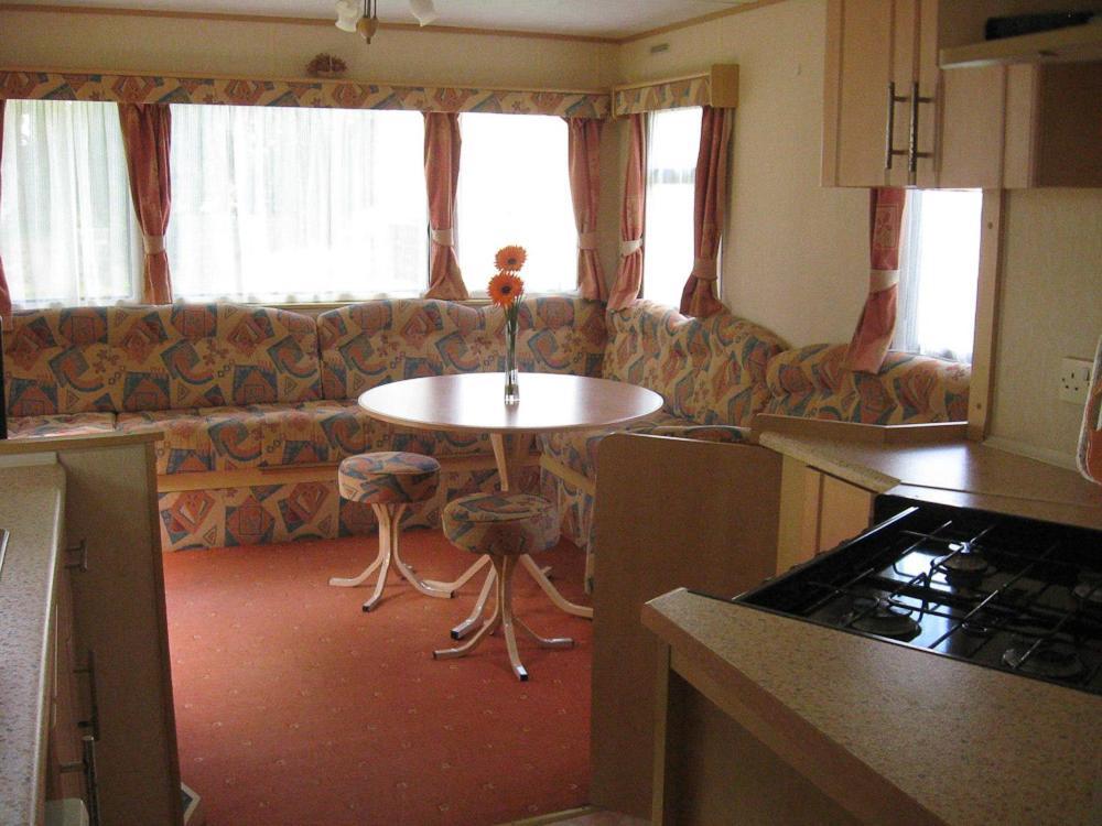 Cosy Caravan At Blackmoor Farm Ludchurch Εξωτερικό φωτογραφία